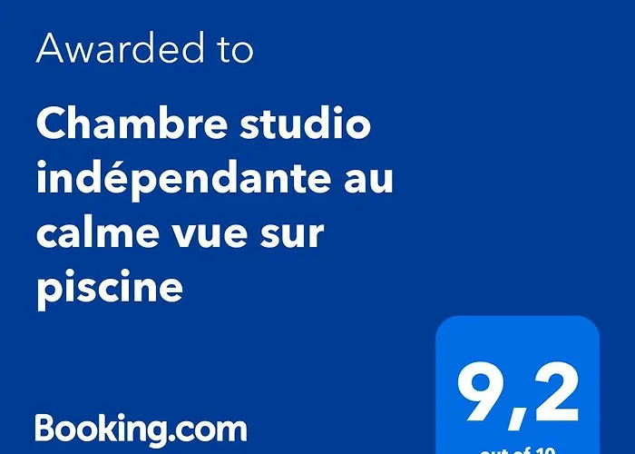Chambre studio indépendante au calme vue sur piscine